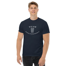 Lade das Bild in den Galerie-Viewer, Team Rieslingschorle Klassisches Herren T-Shirt