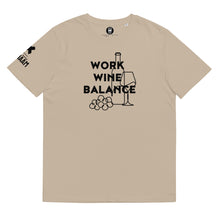 Lade das Bild in den Galerie-Viewer, Work Wine Balance-Bio-Baumwoll-T-Shirt