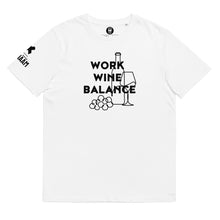 Lade das Bild in den Galerie-Viewer, Work Wine Balance-Bio-Baumwoll-T-Shirt