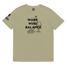 Lade das Bild in den Galerie-Viewer, Work Wine Balance-Bio-Baumwoll-T-Shirt

